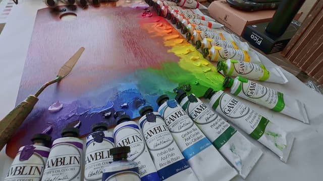 Some of the many paint brands discussed in the Great Book of Color 1