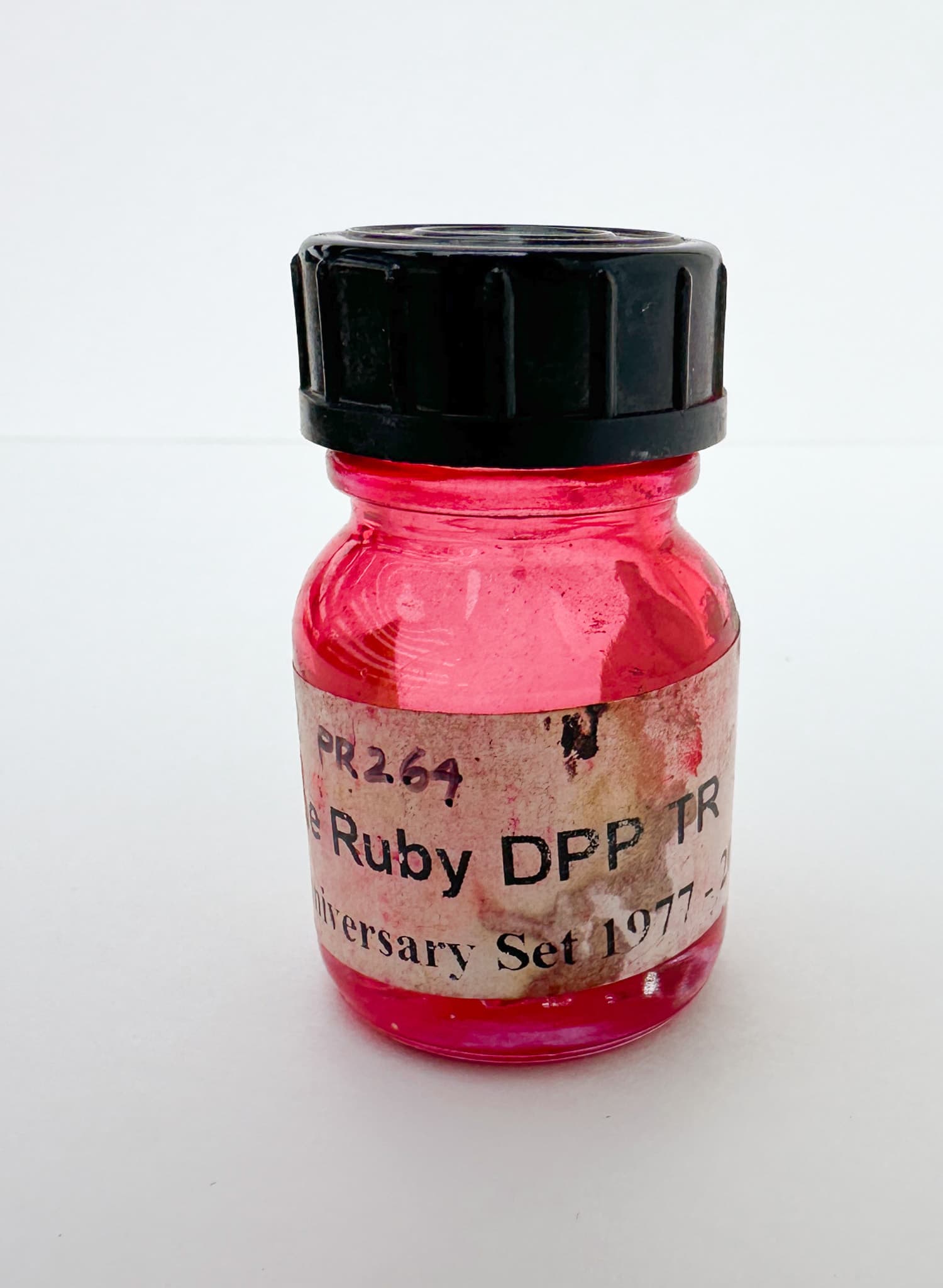 A worn jar of PR264 by Kremer