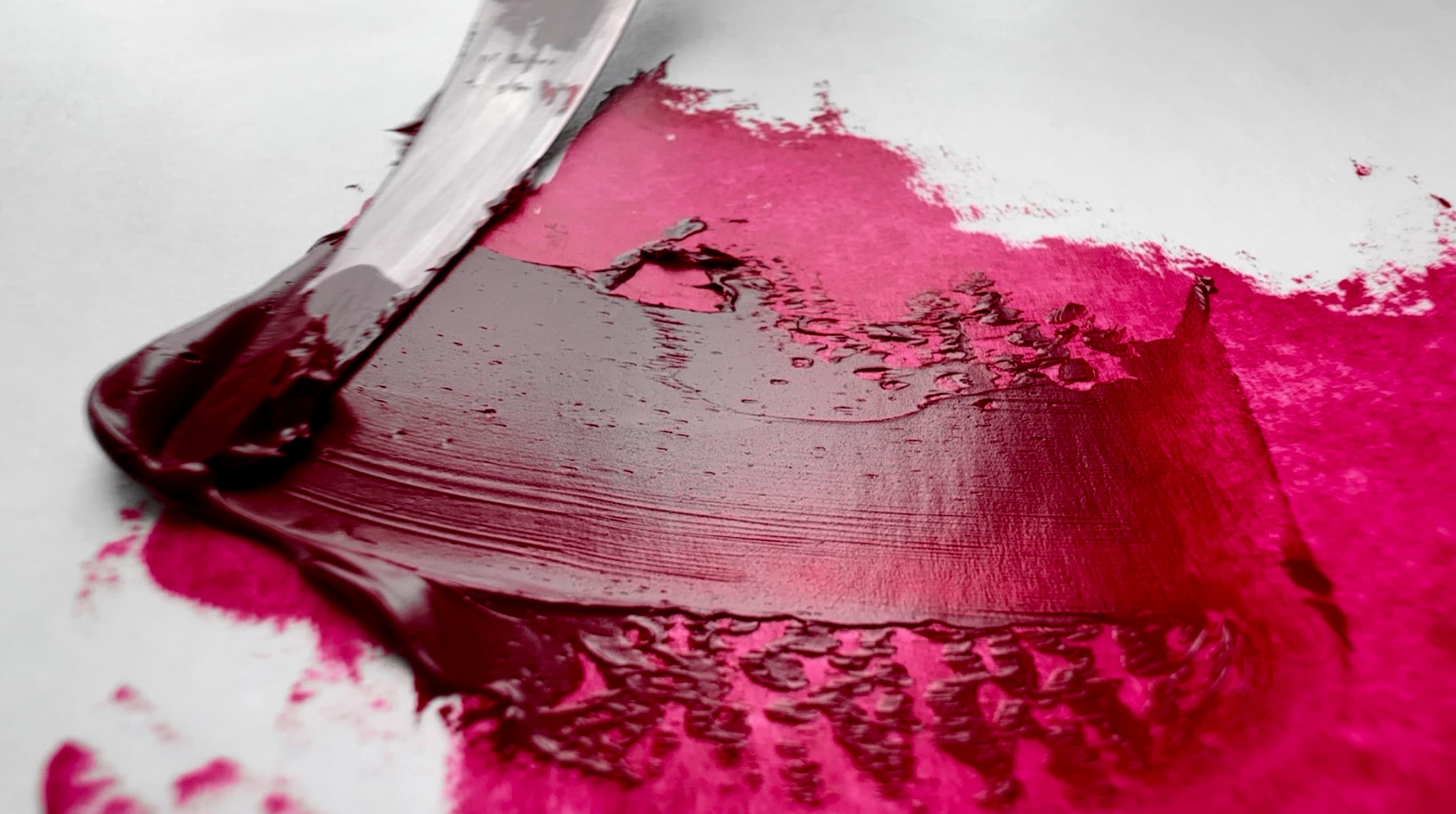 A stroke of magenta oil paint made with PR122