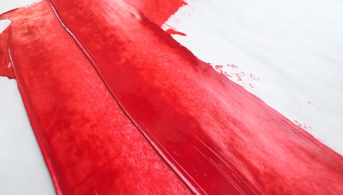 Thin applications of Maimeri Puro's PR207 reveal its high chroma and transparency