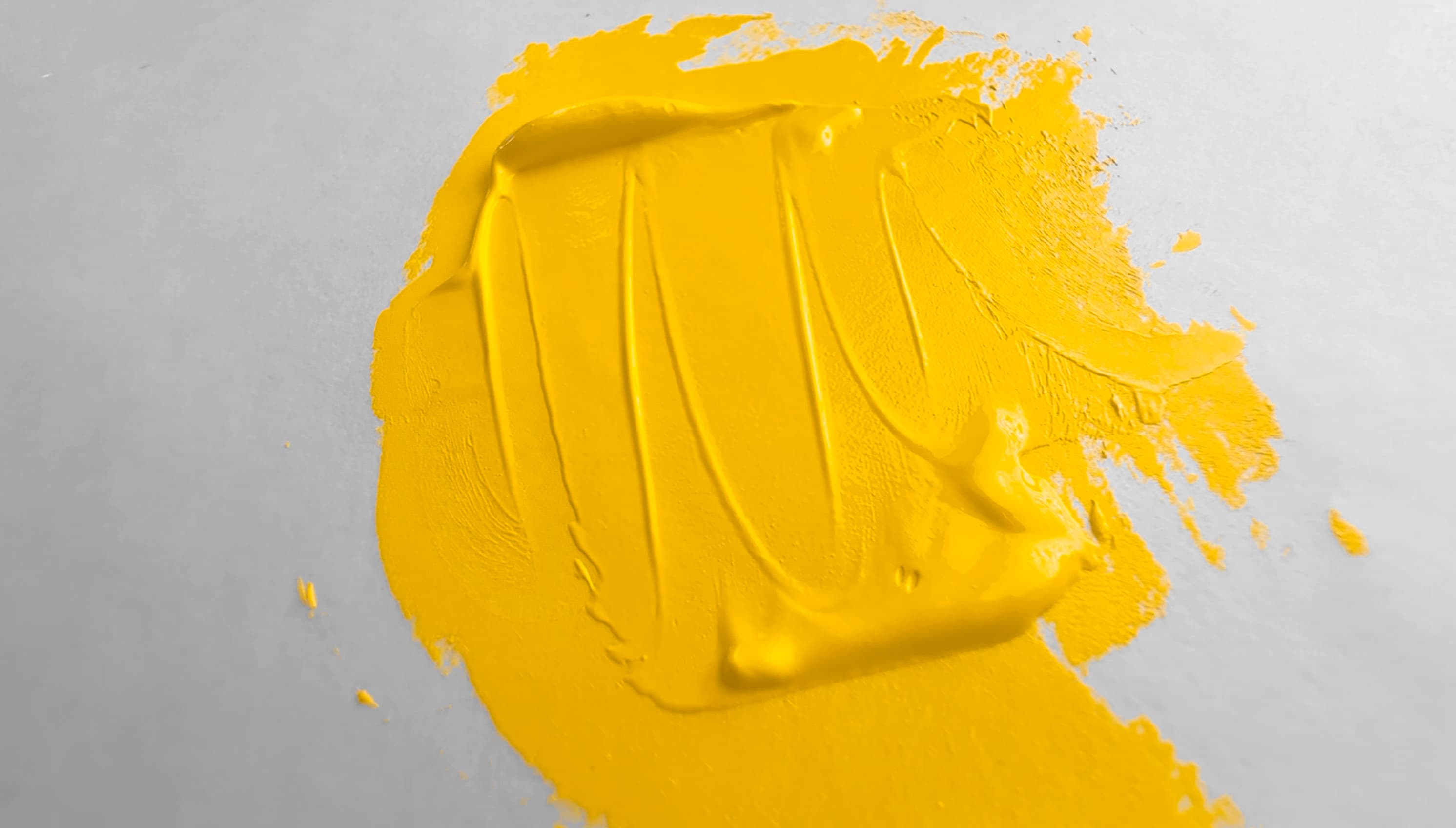 A swatch of Vasari Cadmium Yellow Light oil paint
